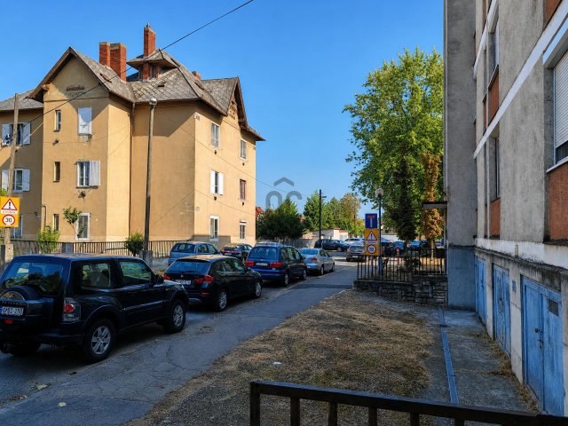 Eladó téglalakás, Győrött 45 M Ft, 2 szobás