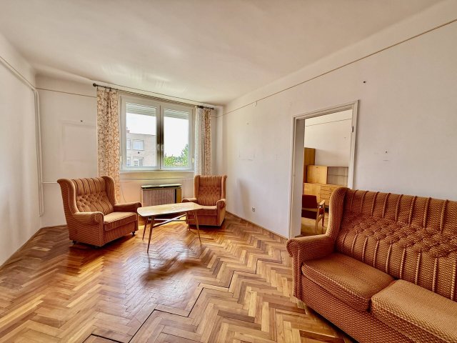 Eladó téglalakás, Szolnokon 34 M Ft, 4 szobás