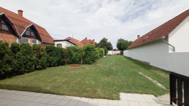 Eladó családi ház, Balatonlelleén 149.9 M Ft, 10 szobás