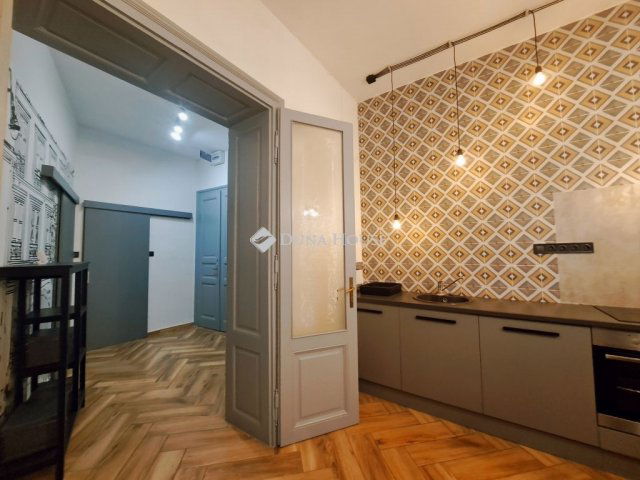 Kiadó téglalakás, albérlet, Pécsett 220 E Ft / hó, 3 szobás