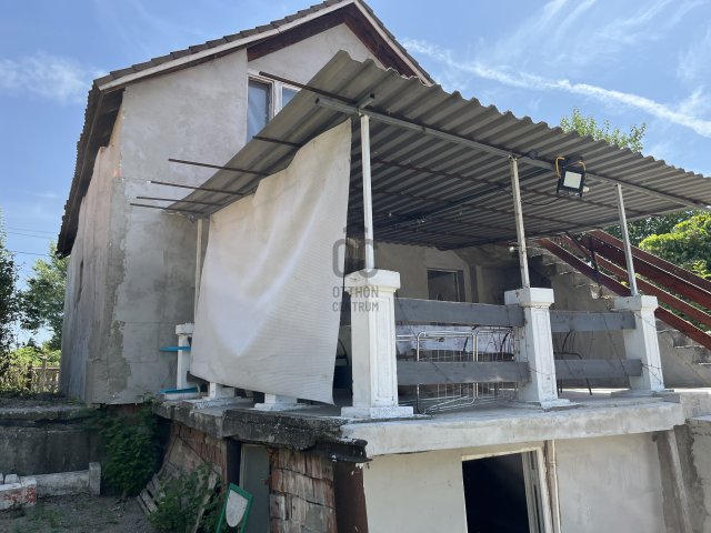 Eladó családi ház, Esztergomban 44.9 M Ft, 6 szobás