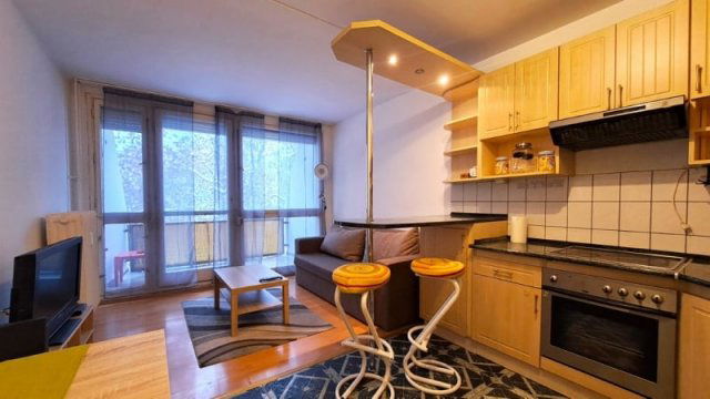 Eladó panellakás, Pécsett 50.99 M Ft, 2+2 szobás