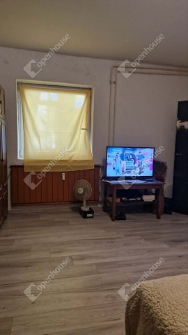 Eladó téglalakás, Almásfüzitőn 26.5 M Ft, 1 szobás