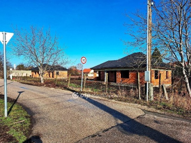 Eladó családi ház, Békéscsabán 89 M Ft, 3 szobás