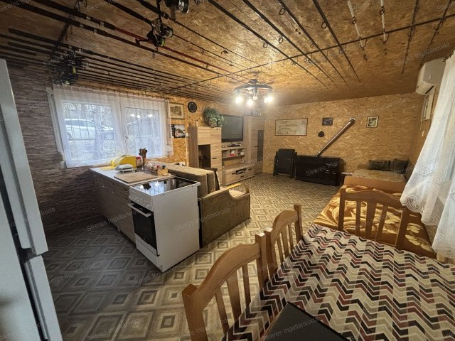 Eladó nyaraló, Tatabányán 23 M Ft, 2 szobás