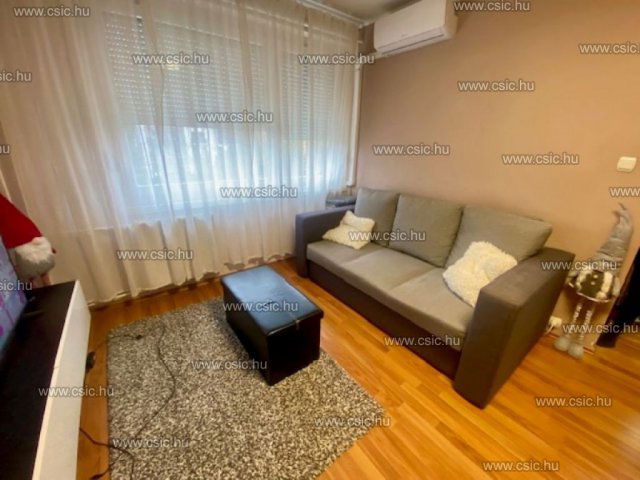 Eladó panellakás, Budapesten, III. kerületben, Római úton