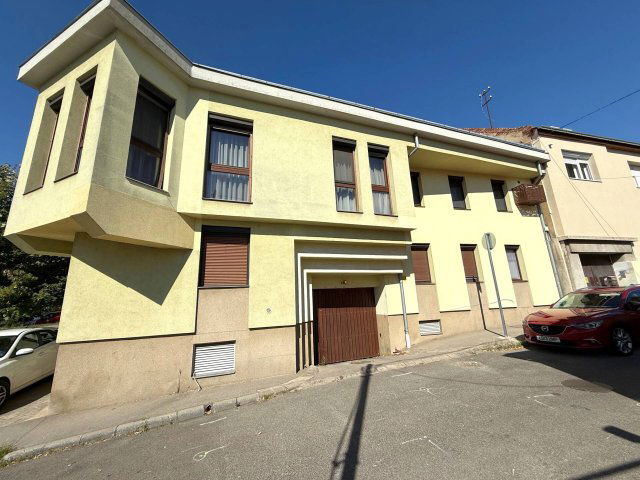 Eladó garázs, Pécsett 5.9 M Ft / költözzbe.hu