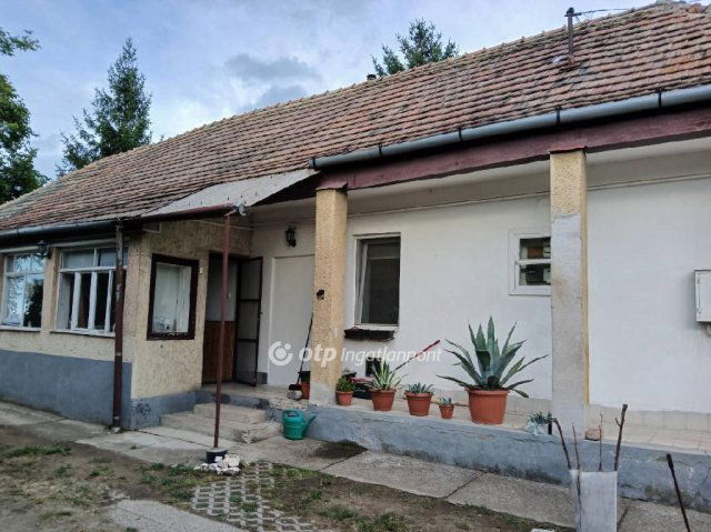 Eladó családi ház, Apcon 19.9 M Ft, 3 szobás
