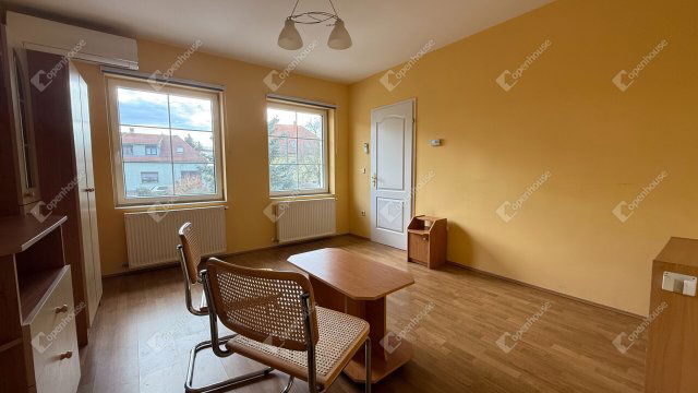 Eladó téglalakás, Sopronban 42.5 M Ft, 2 szobás