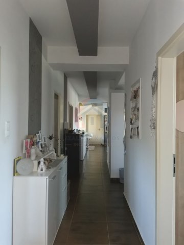 Eladó családi ház, Sopronban 250 M Ft, 8 szobás
