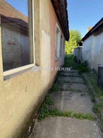 Eladó családi ház, Esztergomban 29.9 M Ft, 4 szobás