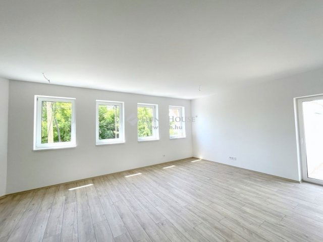 Eladó téglalakás, Kecskeméten 99.9 M Ft, 4 szobás