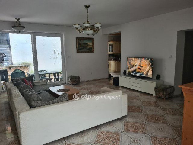 Eladó családi ház, Diósdon 350 M Ft, 6 szobás