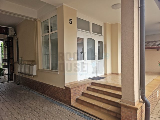 Kiadó családi ház, albérlet, Békéscsabán 160 E Ft / hó