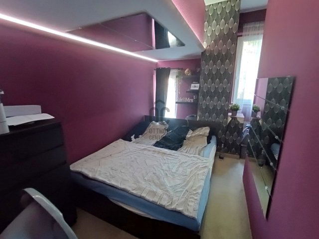 Eladó családi ház, Szigethalmon 129.9 M Ft, 8 szobás