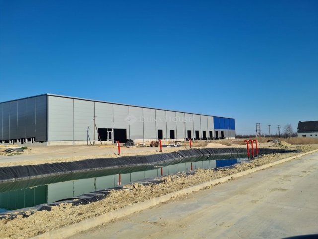 Eladó ipari ingatlan, Martonvásáron 1900 M Ft