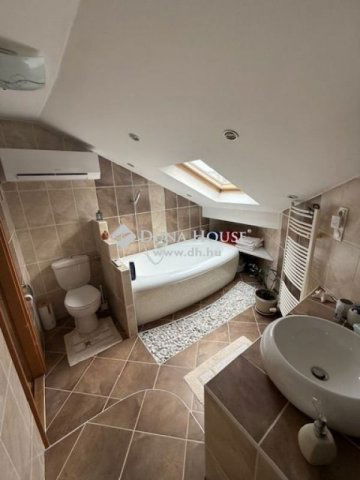 Eladó téglalakás, Budapesten, XII. kerületben 165 M Ft, 4 szobás