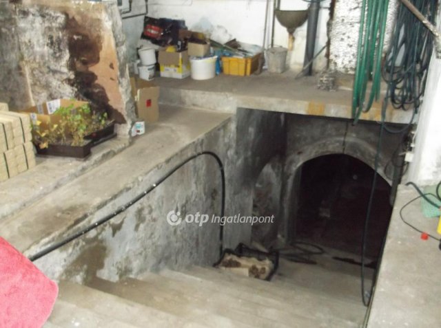 Eladó családi ház, Abasáron 65 M Ft, 3+3 szobás