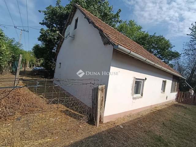 Eladó családi ház, Lajosmizsén 23 M Ft, 2 szobás