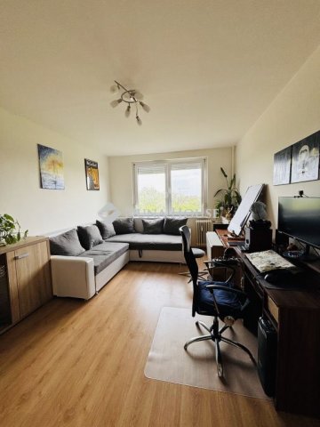 Eladó panellakás, Debrecenben 64.99 M Ft, 4 szobás