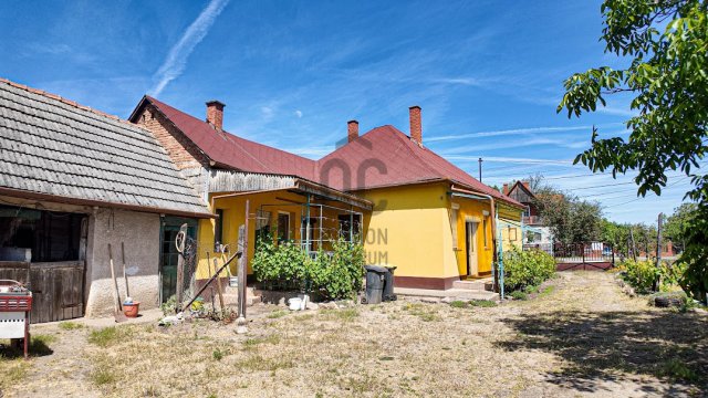 Eladó családi ház, Bölcskén 38 M Ft, 3 szobás
