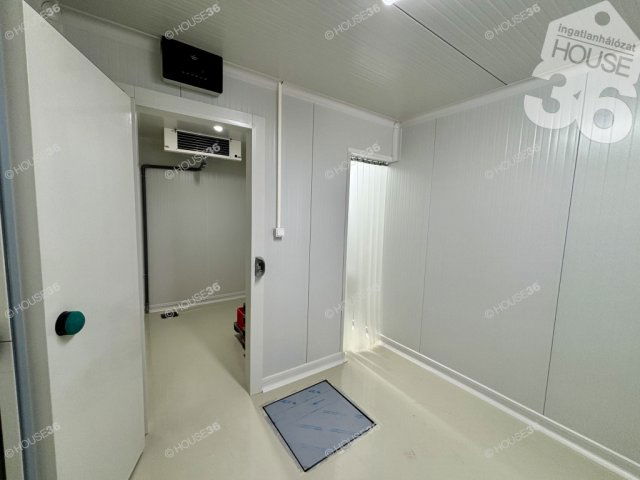 Eladó üzlethelyiség, Kiskunfélegyházán 15.9 M Ft, 1 szobás