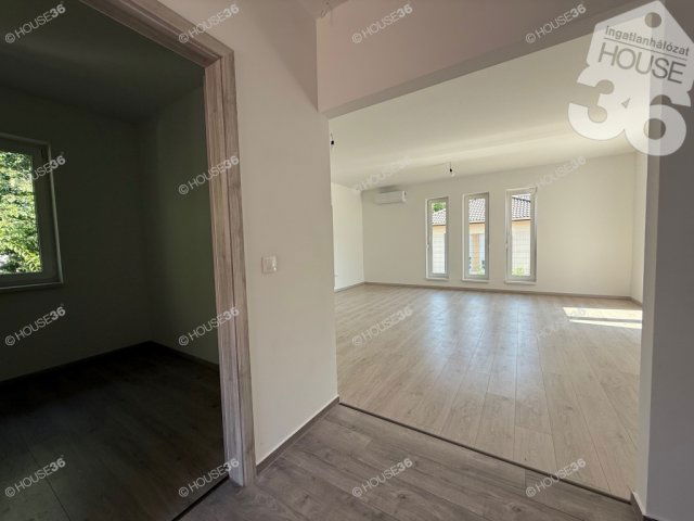 Eladó családi ház, Jakabszálláson 71.9 M Ft, 4 szobás