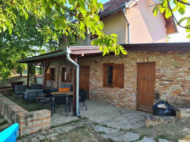 Eladó nyaraló, Hőgyészen 29 M Ft, 3 szobás