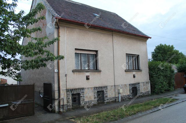 Eladó családi ház, Sárváron 50 M Ft, 4 szobás