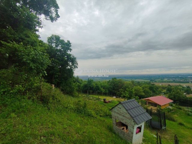 Eladó nyaraló, Bajon 19.99 M Ft, 1 szobás / költözzbe.hu