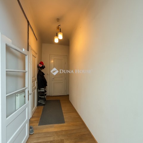 Eladó téglalakás, Budapesten, VI. kerületben 99.9 M Ft, 2 szobás