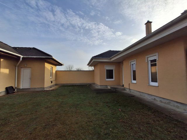 Eladó családi ház, Nyíregyházán 95 M Ft, 3 szobás