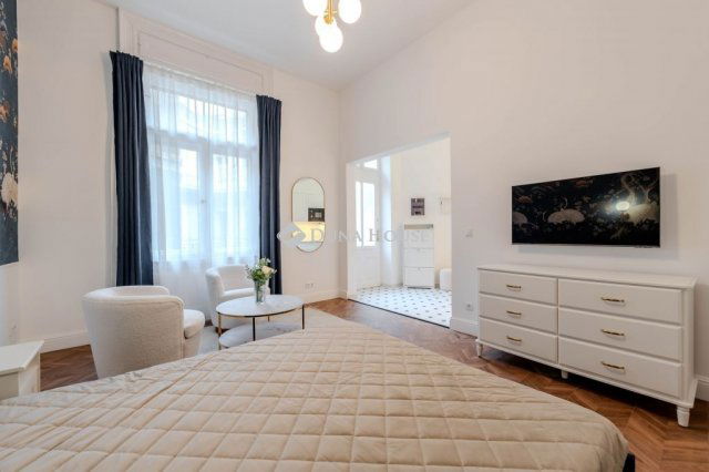 Eladó téglalakás, Budapesten, V. kerületben 160 M Ft, 2 szobás