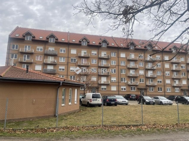 Eladó panellakás, Táborfalván 29.9 M Ft, 2 szobás