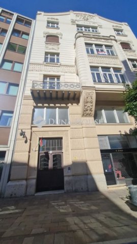 Eladó téglalakás, Budapesten, V. kerületben 138.9 M Ft, 3 szobás