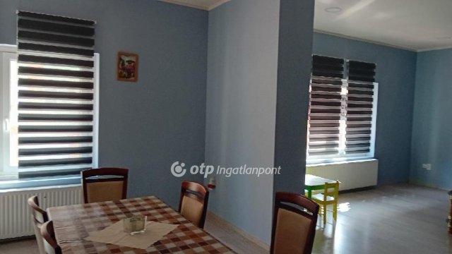 Kiadó téglalakás, albérlet, Szegeden 600 E Ft / hó, 7+3 szobás