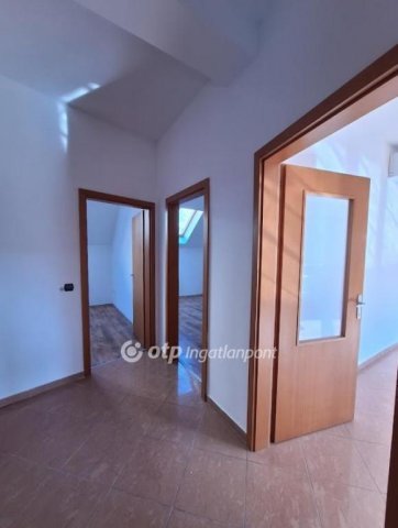 Eladó téglalakás, Veszprémben 89 M Ft, 4 szobás