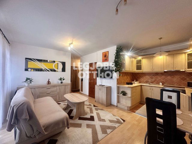 Kiadó téglalakás, albérlet, Cegléden 160 E Ft / hó, 2 szobás