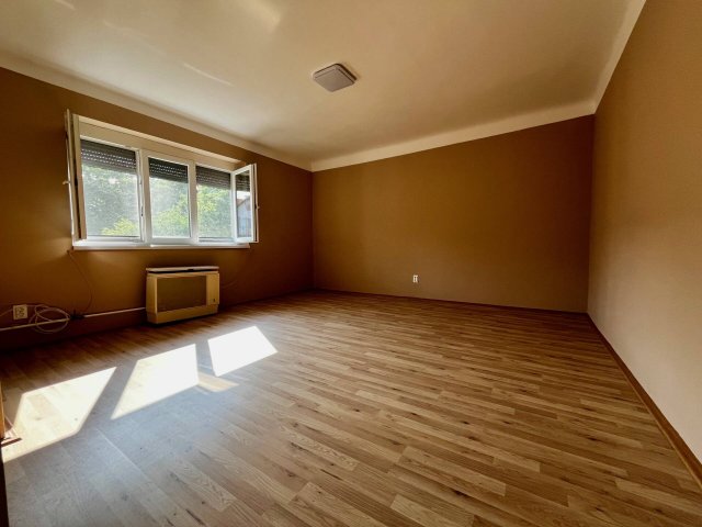 Eladó téglalakás, Pécsett 37.9 M Ft, 2 szobás