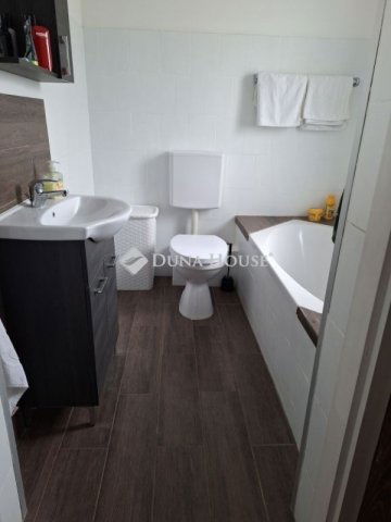 Eladó családi ház, Zalaegerszegen 99 M Ft, 5 szobás