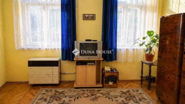 Eladó téglalakás, Budapesten, IV. kerületben, Csokonai utcában