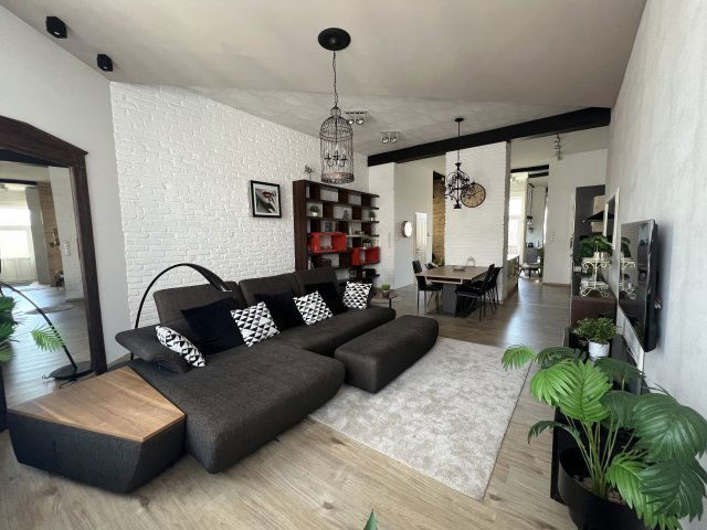 Eladó téglalakás, V. kerületben, Petőfi Sándor utcában