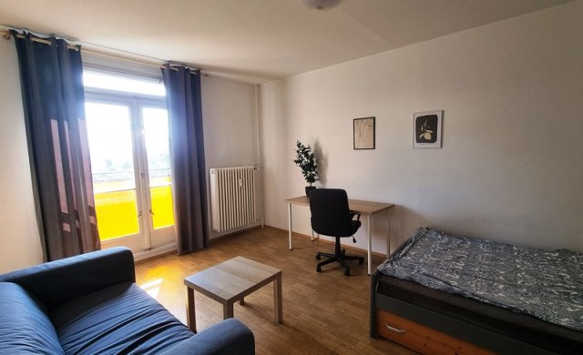 Kiadó panellakás, albérlet, Pécsett, Mezőszél utcában