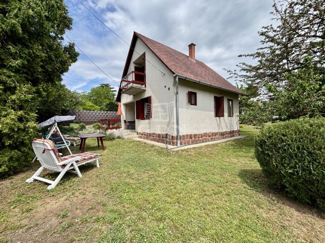 Eladó nyaraló, Balatonkenesén 56.99 M Ft, 2+2 szobás