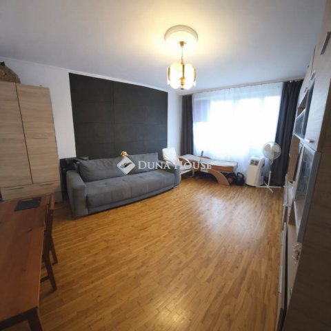 Eladó téglalakás, Cegléden 33.9 M Ft, 1 szobás