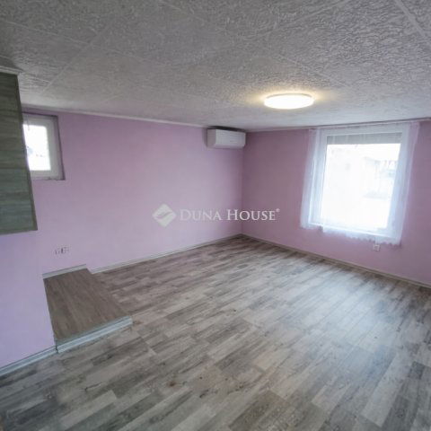 Eladó családi ház, Kecskeméten 28.7 M Ft, 1 szobás