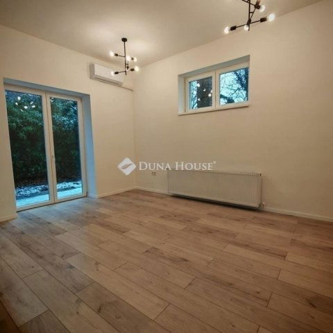 Eladó téglalakás, Pécsett 82.9 M Ft, 3 szobás