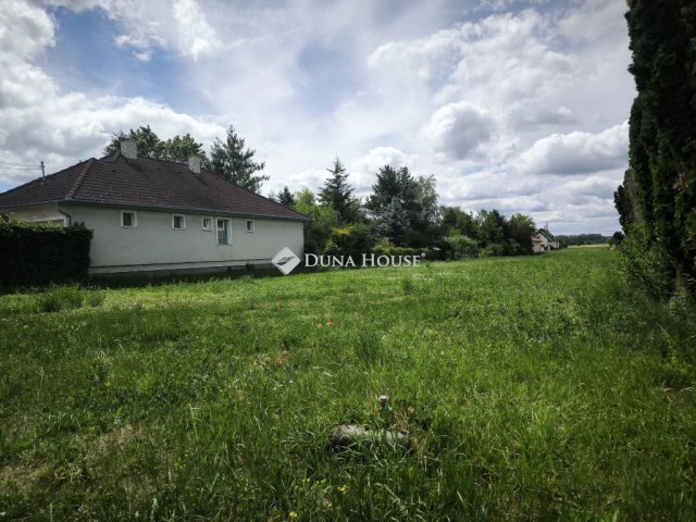 Eladó telek, Győrújfalun 75 M Ft / költözzbe.hu