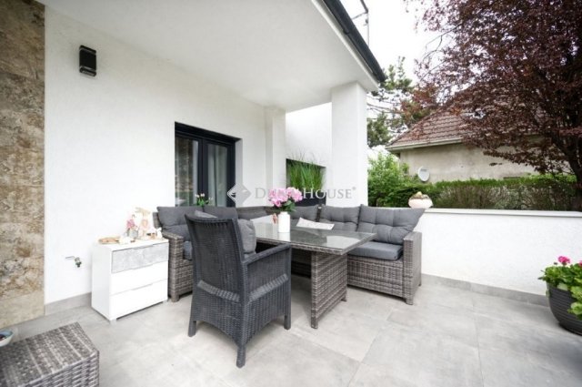 Eladó téglalakás, Törökbálinton 165.4 M Ft, 3 szobás