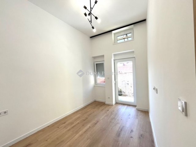 Eladó téglalakás, Pécsett 66.9 M Ft, 3 szobás